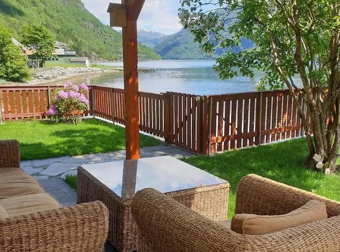 Bazyl Apartament Folkedal